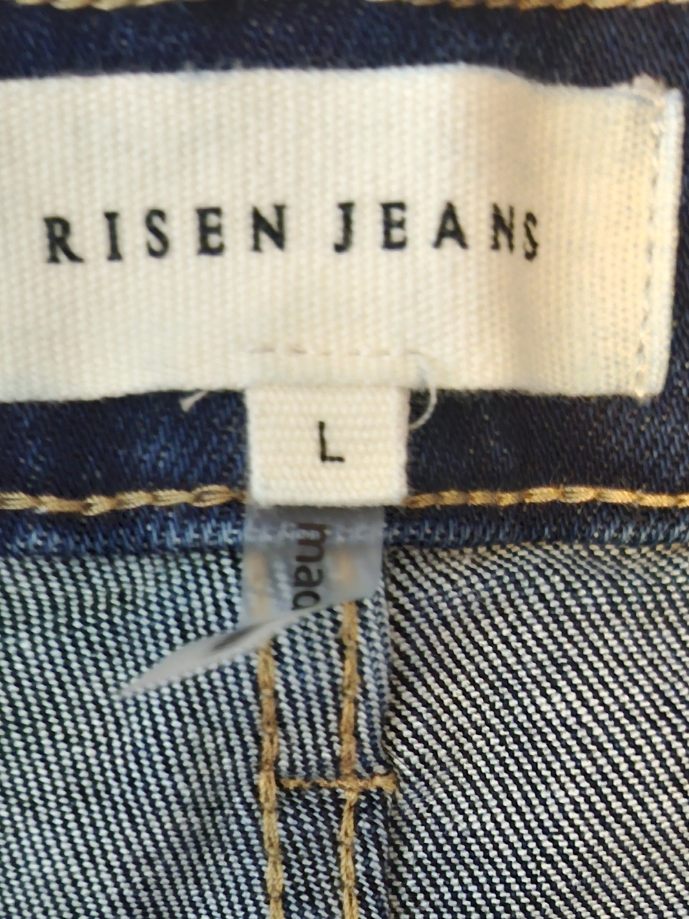 Women's Risen Button-Front Shorts - Picture 2 of 4